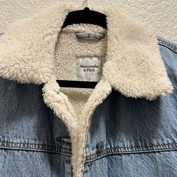 Denim Jacket with Sherpa Lining - Picture 3 of 6